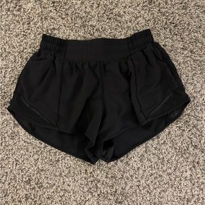 Lululemon Hotty Hot Shorts 2.5